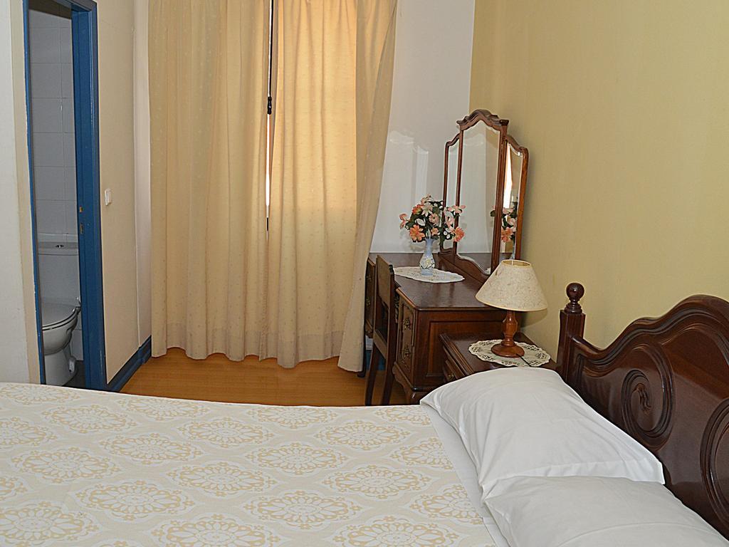 Pensao Astoria Hotel ฟุงชาล ภายนอก รูปภาพ